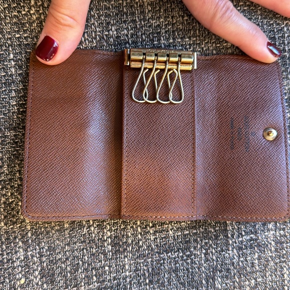 Pre owned Authentic Louis Vuitton 4 Key Holder - Picture 7 of 9